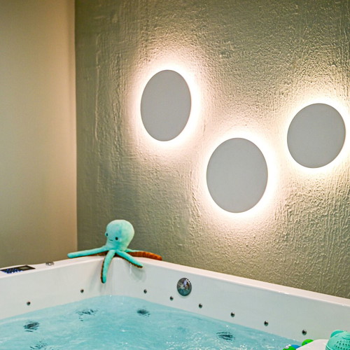 Wall and ceiling lights set of 3 like new, white with LED
