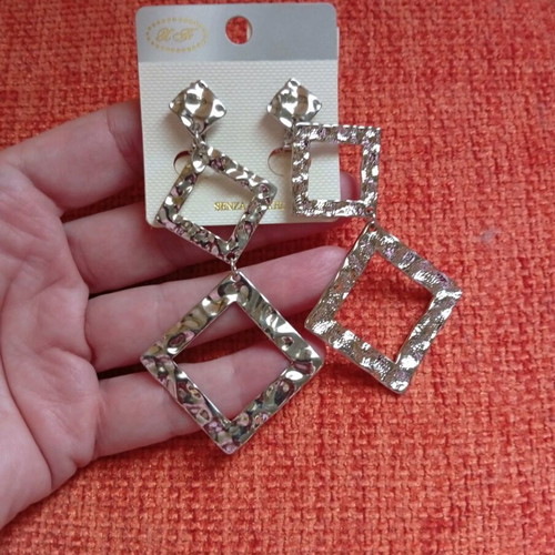 Earrings Rhombus hammered design with clips new, silver color