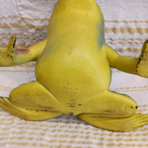 Frog toy used with sound