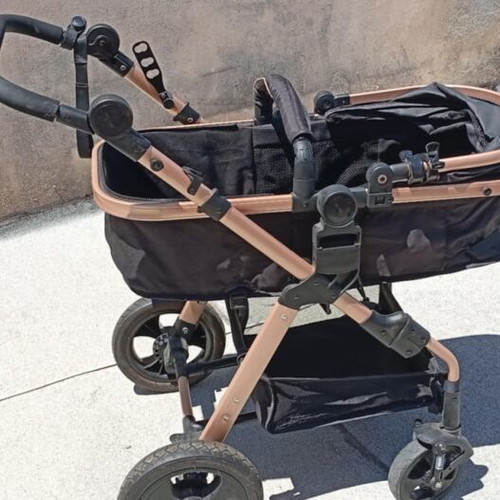 Multifunctional baby stroller like new with adjustable seat and footmuff
