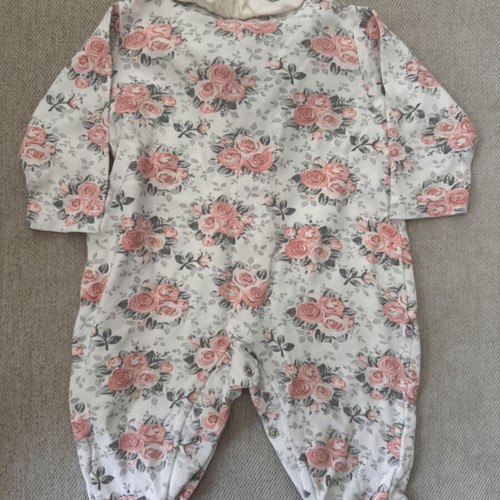 Baby rompers 0-3 months with hats like new, set