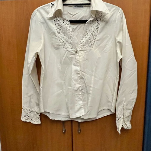 White cotton shirt with lace on bust and sleeves like new, size M
