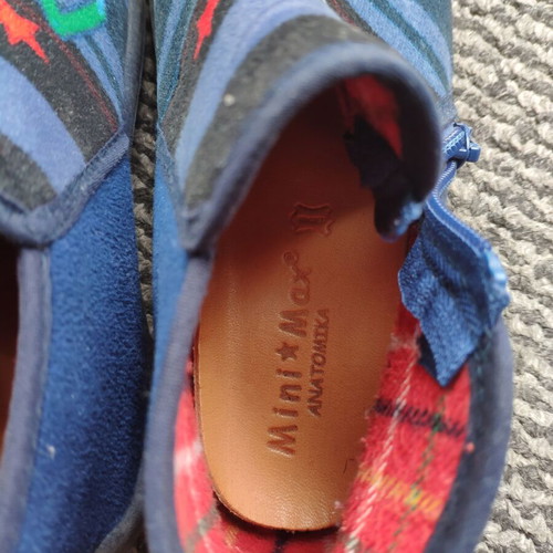 Mini Max slippers size 32 like new, with zipper, black and blue