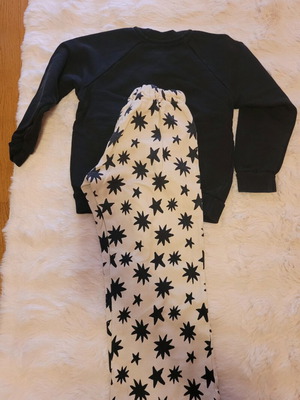 Two in a castle tracksuit set like new for girls 5-6 years old