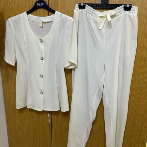 Set in ecru color size S-M new