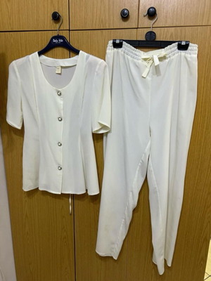 Set in ecru color size S-M new
