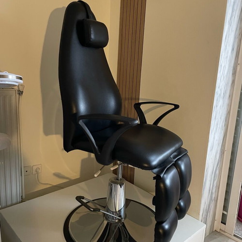 Hydraulic pedicure chair like new with wooden base and drawer