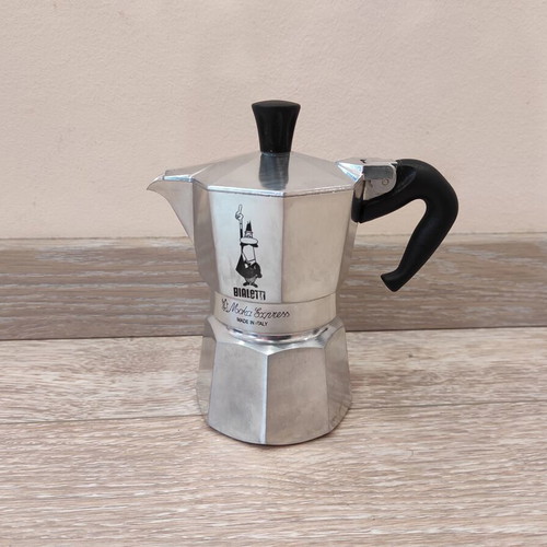 Bialetti Moka Express coffee maker 2 cups like new
