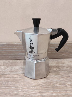 Bialetti Moka Express coffee maker 2 cups like new