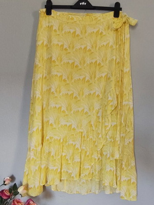 Circle of Trust Emmy Bamboo Wrap Skirt Medium like new, yellow