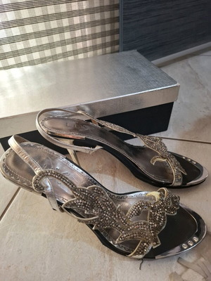 Formal sandal used with 10 cm thin heel and Swarovski stones silver