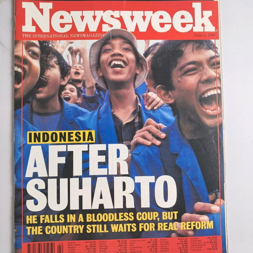 Newsweek collection like new, pack of 27 old magazines