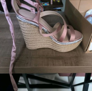 καινούργιες ASOS εσπαντριγιες