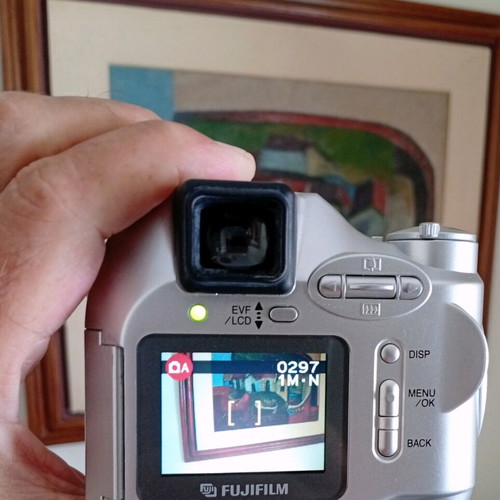 Fujifilm Finepix 2800 Zoom digital camera like new