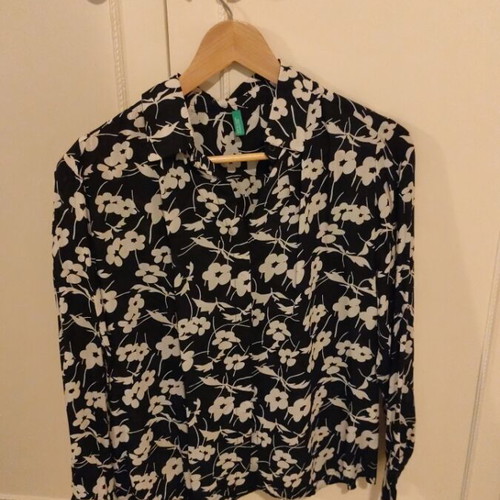 Benetton women's shirt size small like new