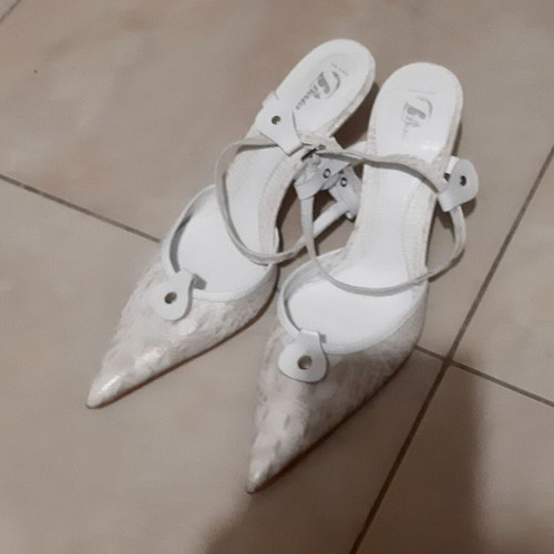 VintageStyle Bata Highhills White Leather Pointed Heels Size 40 Like New