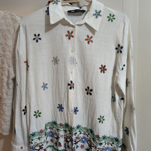 Zara women's shirt like new, white with embroidery