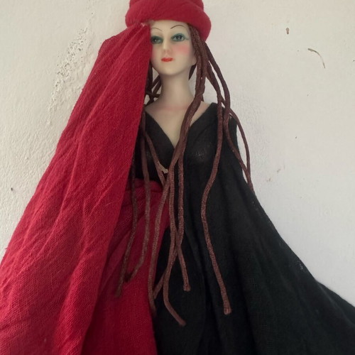 Handmade wall doll like new, dimensions 1.00