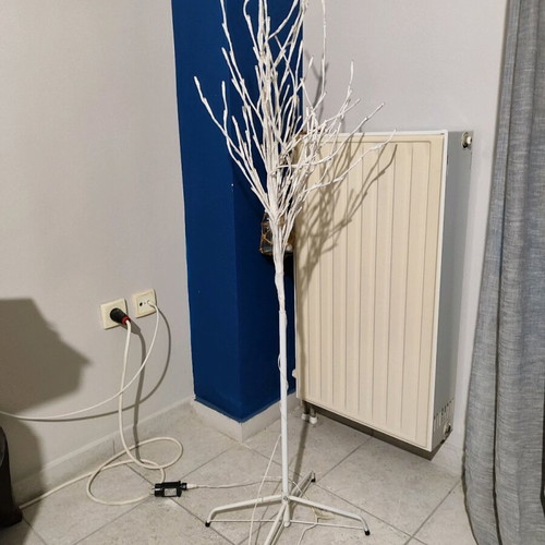 Tree floor lamp like new, white with adjustable branches