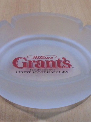 Grant's scotch whisky διαφημιστικό γυάλινο τασάκι σαν καινούργιο
