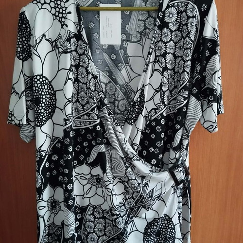 Short-sleeve wrap blouse new, size 4XL, black and white