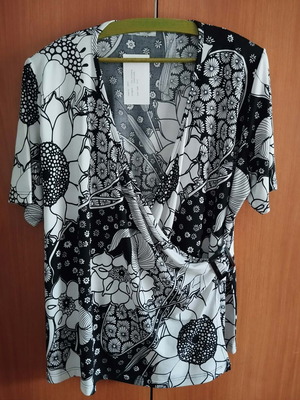 Short-sleeve wrap blouse new, size 4XL, black and white