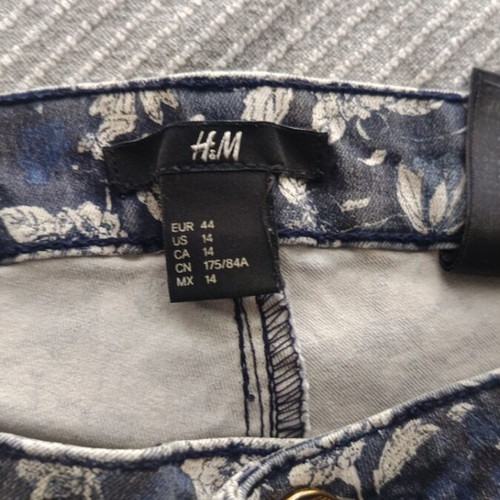 Blue floral denim pants H&M like new, size Medium