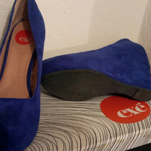 Exe platform shoes new, electric blue suede, size 39