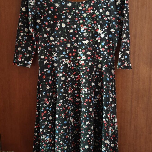 Dress size M with 3/4 sleeves, like new, black, above knee