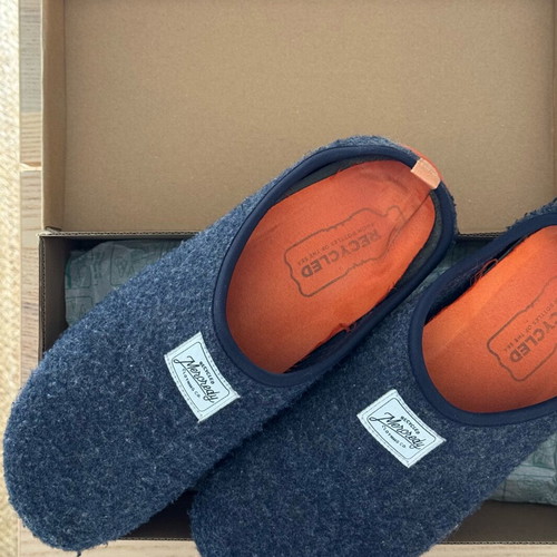 Mercredy slippers used, navy blue and orange, size 45