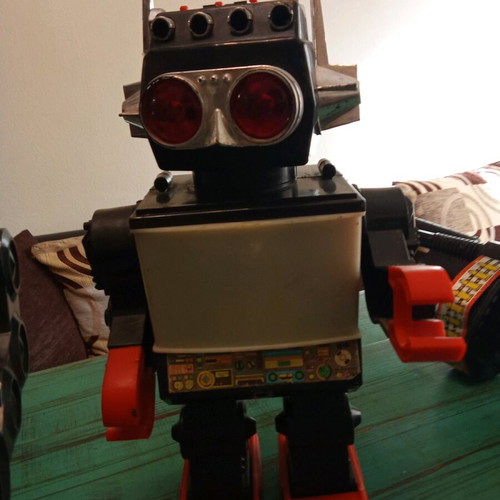 Plastic robots used, pack of 2, non-functional