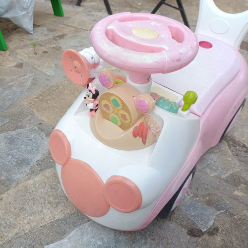 Baby pink ride on car used, slight sun fading