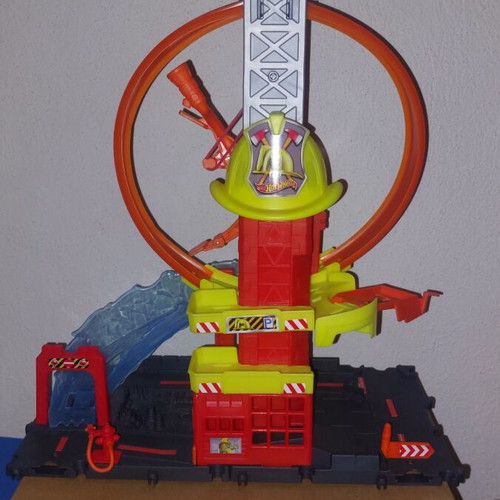 Hot Wheels City Fire Station Track like new