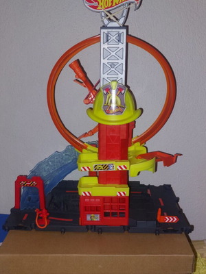 Hot Wheels City Fire Station Track like new