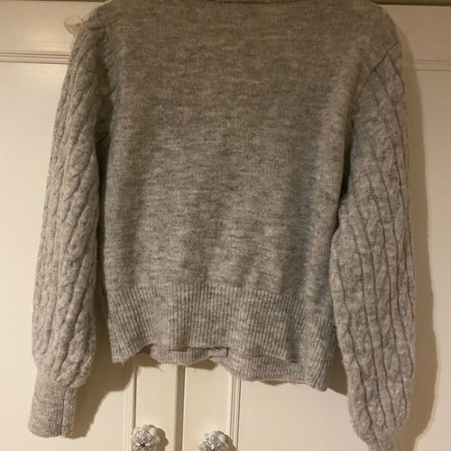 Cardigan with lace details and pearl button like new