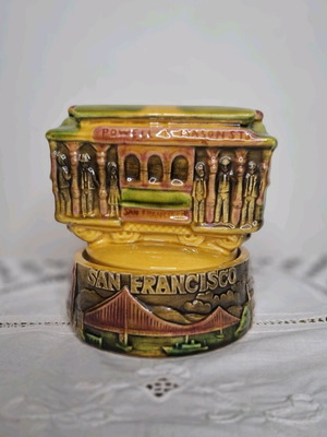 San Francisco Music Box like new souvenir