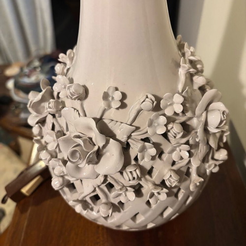 Capodimonte handmade table lamp used in excellent condition