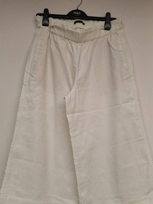 Marks & Spencer short pants like new with pockets, white multicolor