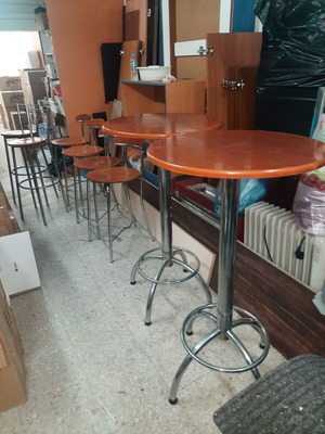 Tables + stools