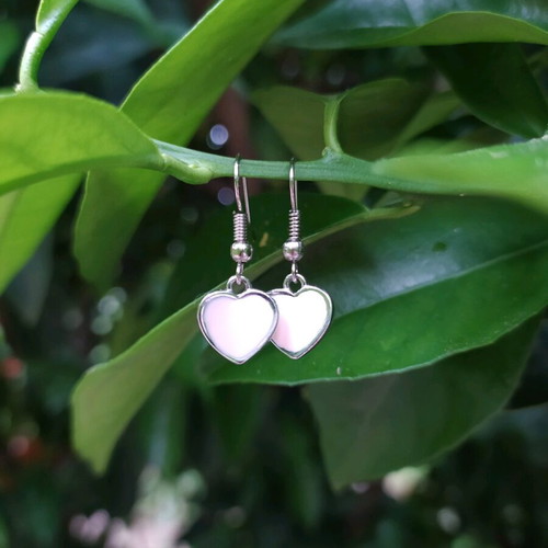 Heart-shaped earrings with soft pink enamel