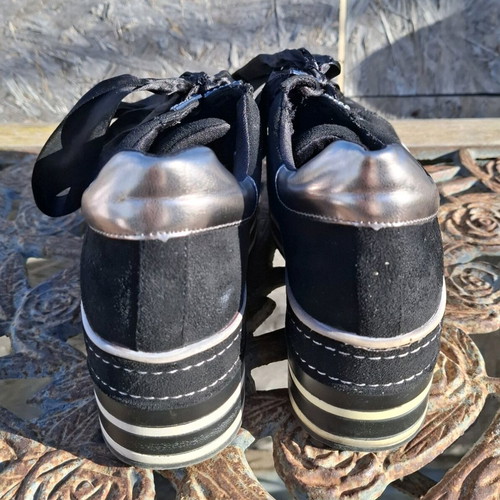 Platform shoes like new, size 39 fitting also 40, black and silver