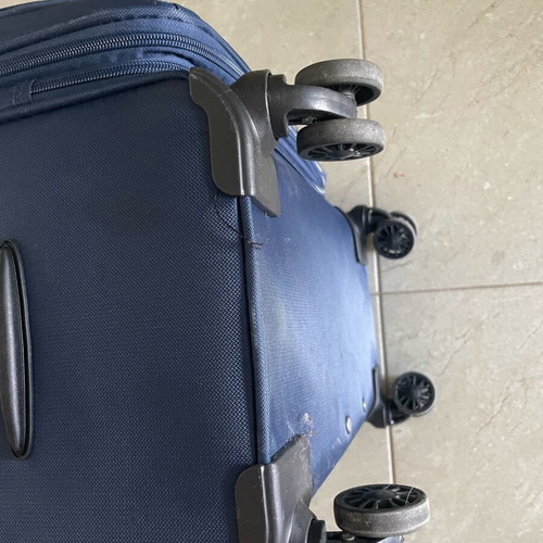 Large suitcase like new, blue, 72x30x46.5 cm, 360° wheels, lock system