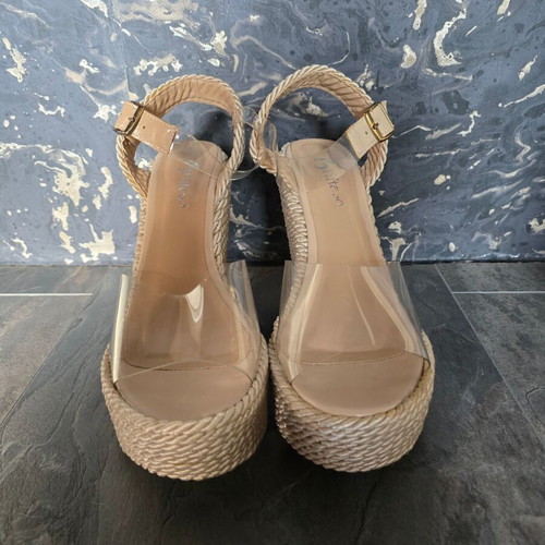 Platform sandals size 40, like new, beige