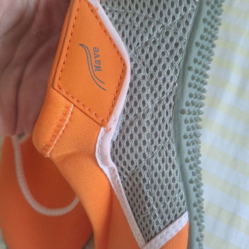 Wave aqua shoes size 39, new, orange unisex