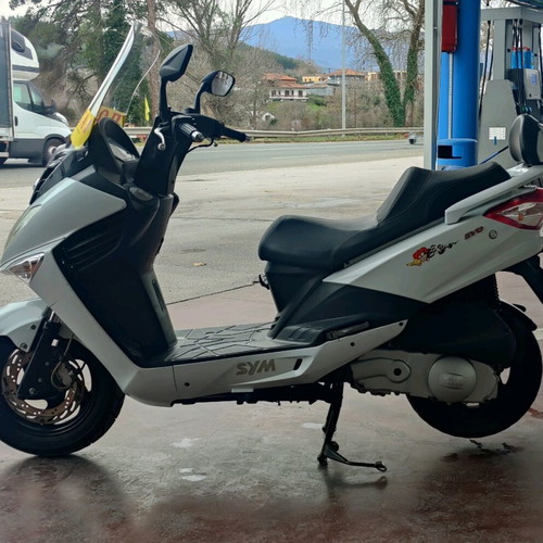 Sym Joyride 200i EVO scooter 2011 like new, 171 cc, 27,266 km