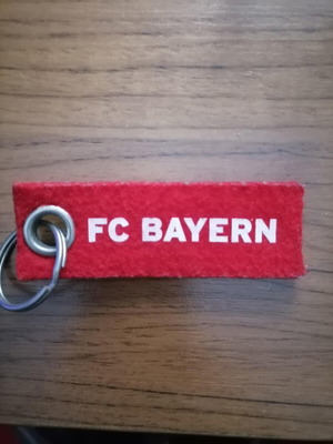 FC Bayern keychain official style, like new, red felt