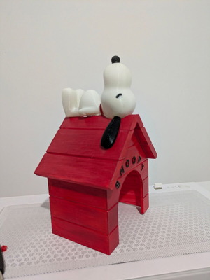 Snoopy 3D printed decoration new, handmade Peanuts doghouse