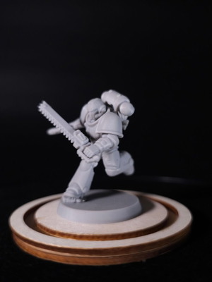 Μινιατούρα Resin Sci-Fi Assault Runner με Chainsword Marine άβαφη, καινούργια