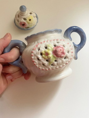 Porcelain decorative sugar bowl with lid like new