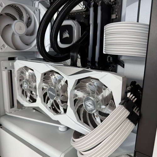 Gaming PC like new with Ryzen 5 5600X and RGB lighting